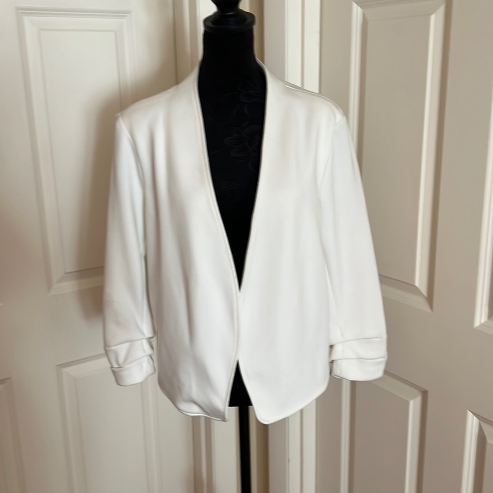 Carolina Belle Montreal, women’s, M, cream/off white jacket. Open front.